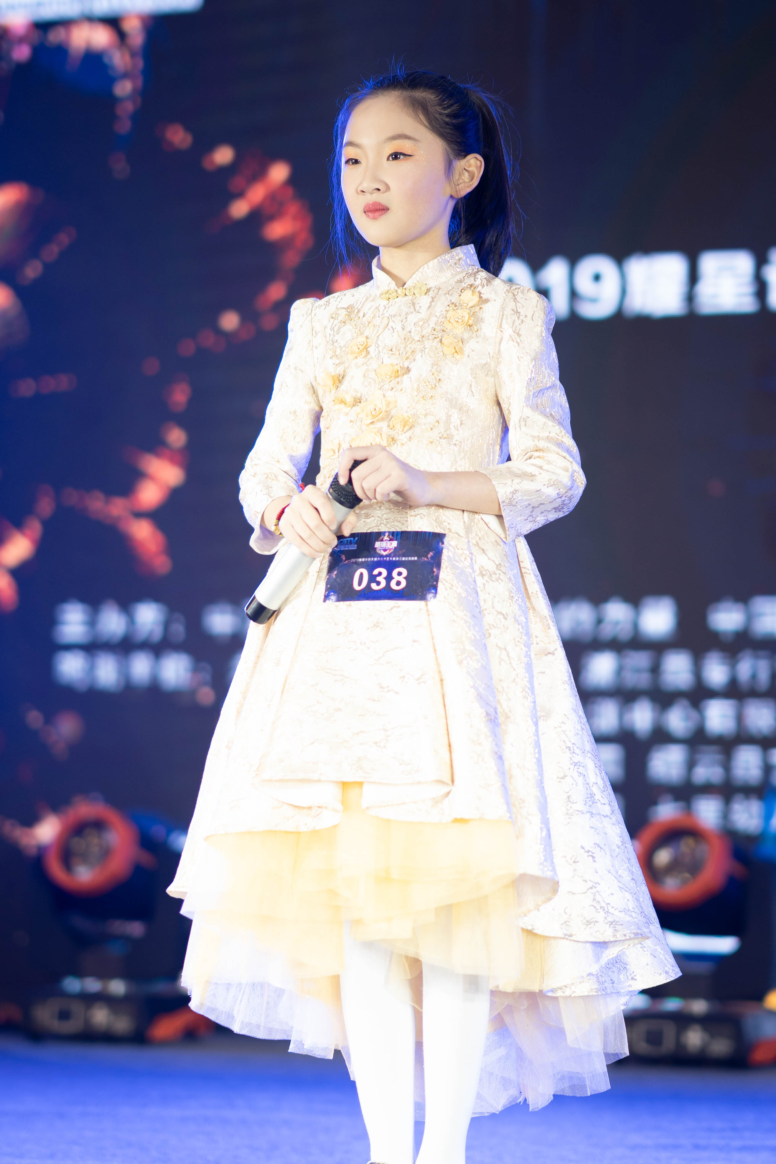 热门选手轻松晋级，人气高涨被看好